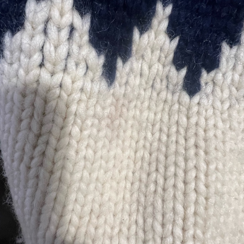 25. TUAK 100% Wool Sweater!! Beautiful piece with some flaws please look at pics - Picture 8 of 10